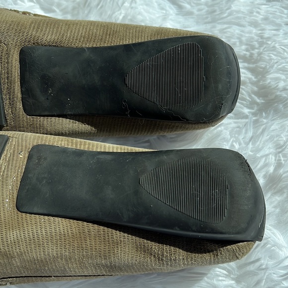 Van Eli Suede Upper with Sparkle.
Great looking and comfortable - Picture 6 of 12